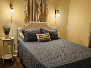 The cozy Mermaid Manor is located close to area beaches and all area attractions