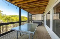 Spectacular 7 Bd - Hot Tub!