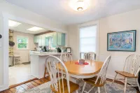 Downtown Petoskey location,  blocks from shopping and dining. Clean and Cozy!