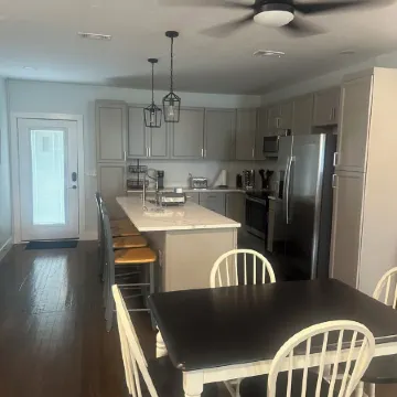 Downtown Dream-Renovated historic 1930s house-walking distance to DT Carrabelle!