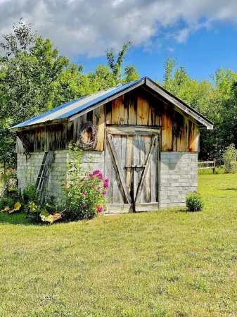 Connie's Little House w/Private Hot Tub