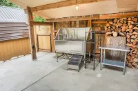 Riverfront A-Frame w/ Hot Tub • Near Stevens Pass • Pet-Friendly Retreat - Chalets