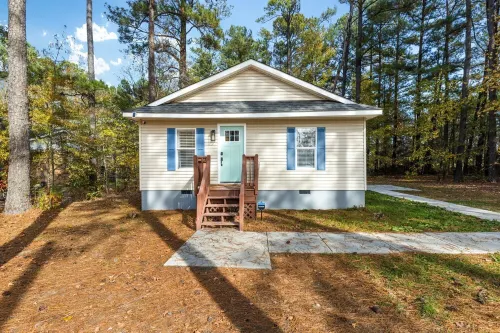 Luxe Cottage - South ChesterfieldStylishly renovated, w/ large master suite