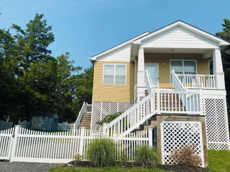 “Surf Shack” within walking distance to the beach!