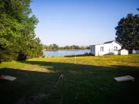 River Haven — Firepit, Hot Tub, Views, Amenities Galore! Hotels in Cople