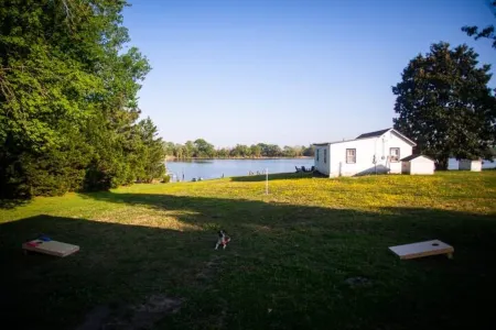 Autumn River Haven — Firepit, Hot Tub & Views