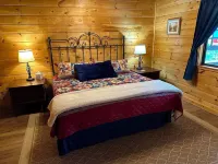 The Ruby River - Phenomenal Riverfront Cabin