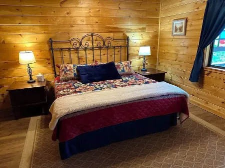 The Ruby River - Phenomenal Riverfront Cabin