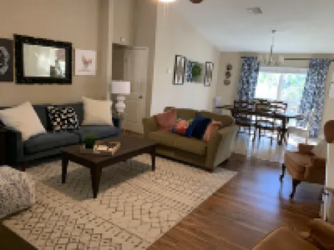 Bluedoor House Comfy Home close to NB, SA, & RAFB