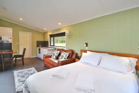 Winchester Tiny House - Quiet with Beautiful Scenery.