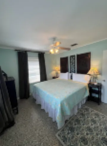 SOUTH BEACH & PARK Just a Hop Skip & Jump • CORAL COTTAGE • Fun Seaside Vero