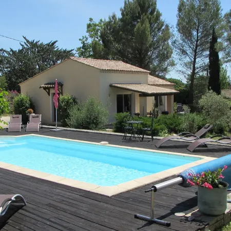 Barjac Villa Pastis - Self-catering cottage with swimming pool and view of the Cevennes mountains