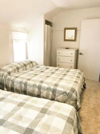 Cottage Steps from the Beach!