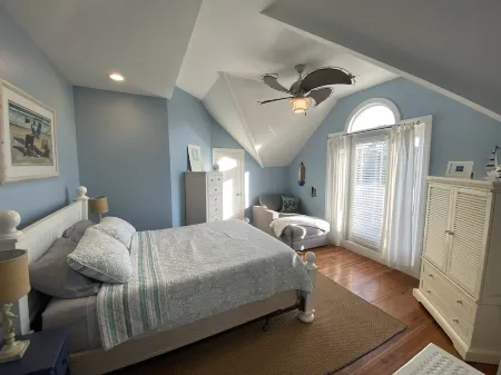 4 Bedroom, 4 Bath Raised Beach House 3 Blocks From the Beach! Golf Cart Included