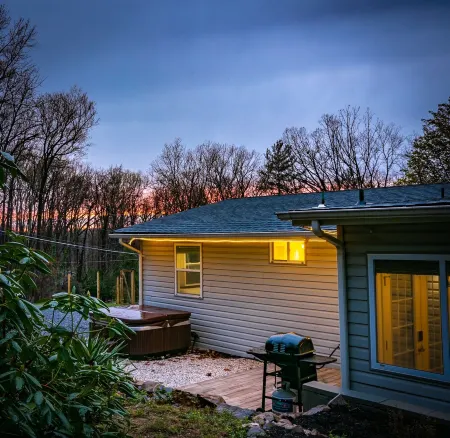 Cottage at Gray Fox- Many Attraction- Pet Friendly