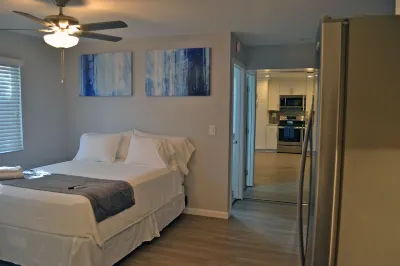 Luxury, Ground Floor Studio #4 just 167 steps to the Best Beach in San Diego! Hotels in Mission Beach