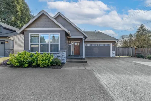 KING Bed•Hot Tub•Game Room•Walk to Dining, Shops & Autzen