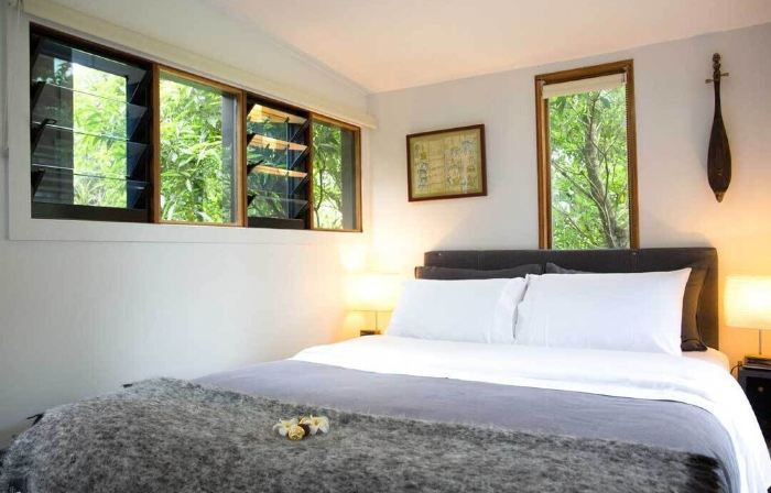 Perched on the bank of Broughton Mill Creek & only 500 meters from Berry centre
