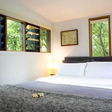 Perched on the bank of Broughton Mill Creek & only 500 meters from Berry centre