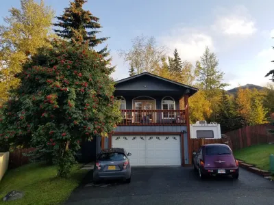 Happy Bear Cozy Bungalow with Large Back Yard close to Anchorage Wasilla Hotel in zona Paint a Scarf Alaska