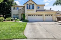 Large Family home near Sequoia National Park Hotel dekat The Tumblers