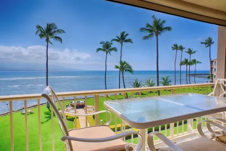 Stunning Oceanfront Condo In Prefect Location With A/C