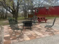 Cross Timbers Country Cabin #2 Hotels in Love County