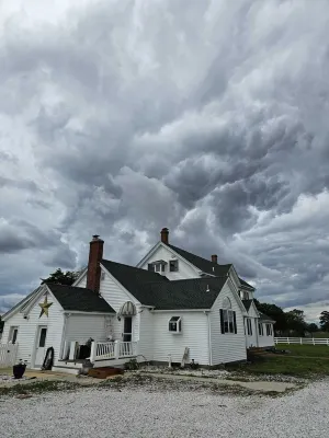 Warwick Farms Waterfront Retreat! Solitude and relaxation on the Warwick River Hotels in 