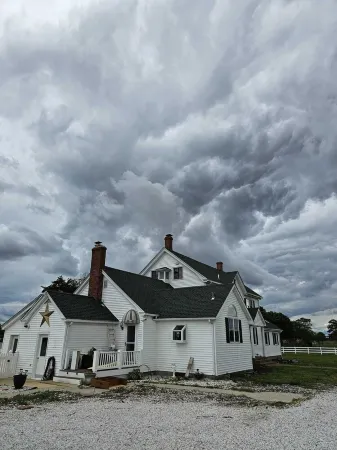 Warwick Farms Waterfront Retreat! Solitude and relaxation on the Warwick River