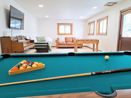 Large mountain home, incredible views, hot tub, game room, minutes from Jackson!