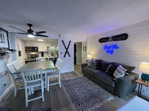 Good vibes only! 2BR at Silver Creek- sleeps 8