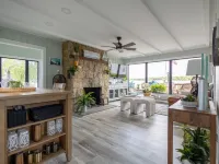 Cozy contemporary Lakefront Cottage Hotels in Branch County