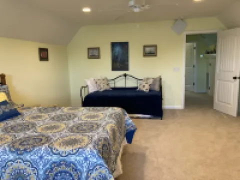 Beautiful and spacious beach cottage a short walk from the ocean