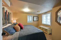 Cute cabin on pristine Long Lake