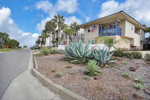 BEACH TOWNHOUSE --Pet Friendly <br>“Redfish”