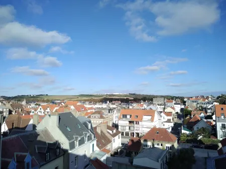 One foot in the water" apartment in the "Le Grand Hôtel" residence in Wimereux