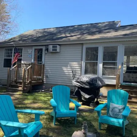 2-bedroom cottage just 3 minutes drive to Moody Beach