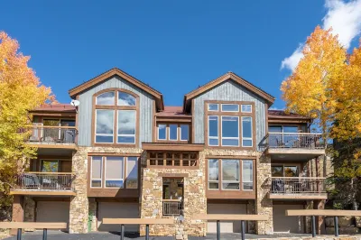 Ski In/Out/LIfts 1&10 steps awayTRUE 2BR/2BA+LOFT+ATTACHED HEATED GARAGE+Balcony