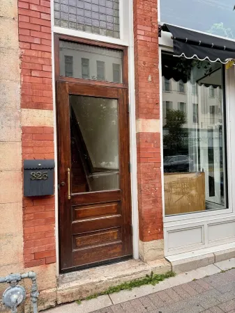 NEW Beautiful Downtown Historic 3 bedroom apartment on iconic Pearl Street