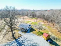Enchanting 2 Bedroom Cottage, The Fox Den, 258 Acres, Farmville, VA