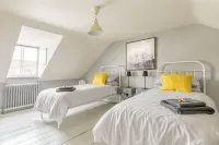 Cosy Fisherman’s Cottage, minutes from High Street, Harbour & Beach