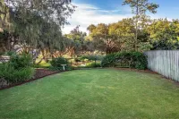 Beach Retreat - Family & Pet Friendly + only 400m from beach