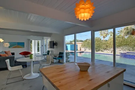 Mid-Century Modern Art Fabulous Отели рядом с достопримечательностью «Palm Springs Convention Center»