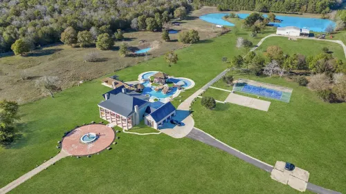100+ acres sleeps 30, pool, lazy river, hot tub, bball, tennis, and more