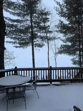 Lakefront Hemlock house on 3 acres, 5-Bdrm retreat on private lake, near casino