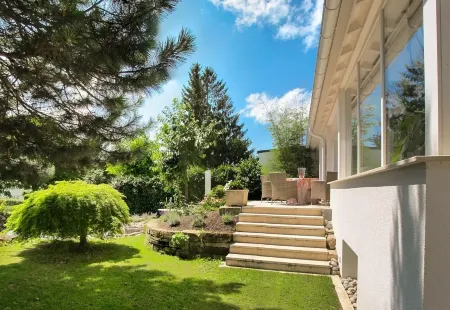 Holiday apartment with a special flair, view of the mountains and close to the lake. Отели рядом с достопримечательностью «Бодензе»