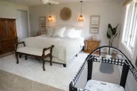 Lake Ontario's Family Retreat: Natural Peace and Modern Luxuries Hotels in Greece