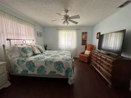 Stilt  home close to MacRaes, city dock, Wild Life Park. Отели рядом с достопримечательностью «Парк штата Юли Шугар Милл Руинс Хисторик»