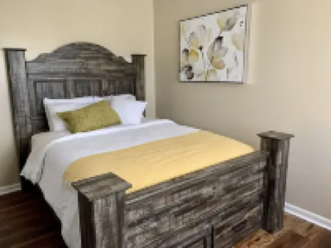 Raven Fox Farm-Country Charm! 5 BR Only 8 miles from Keeneland and BG Airport Hotels in Woodford County