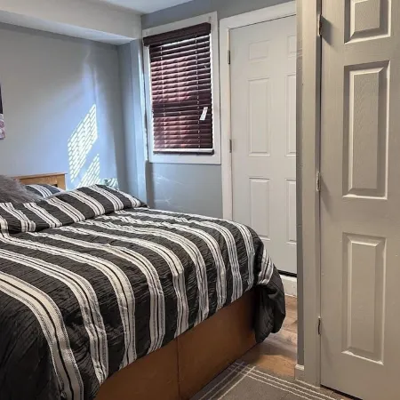 Cozy 1-bedroom apartment in enjoyable Newark with WiFi,